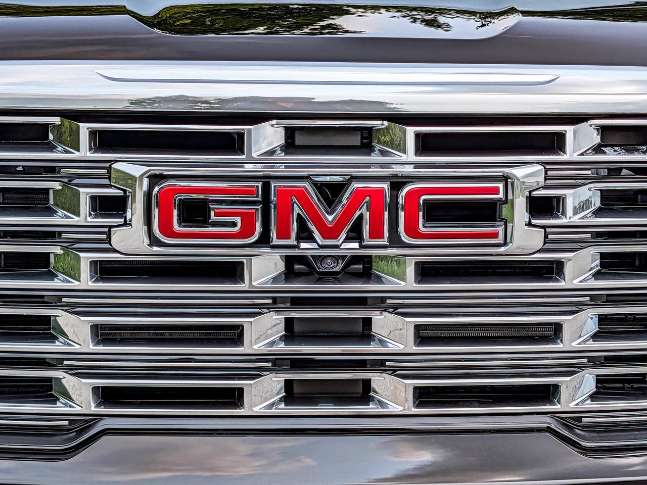 2027 GMC Acadia Denali Photo