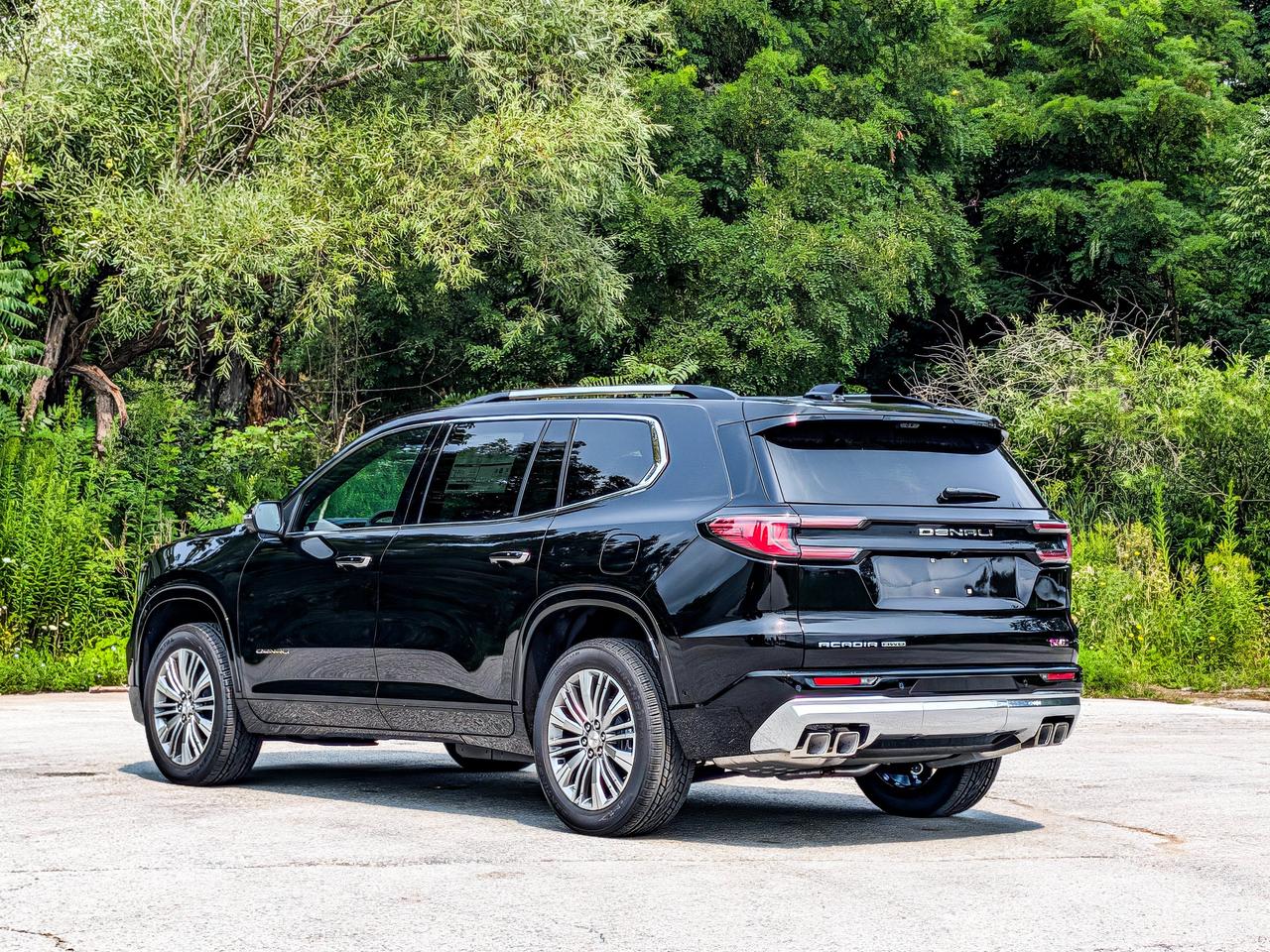 2027 GMC Acadia Denali Photo