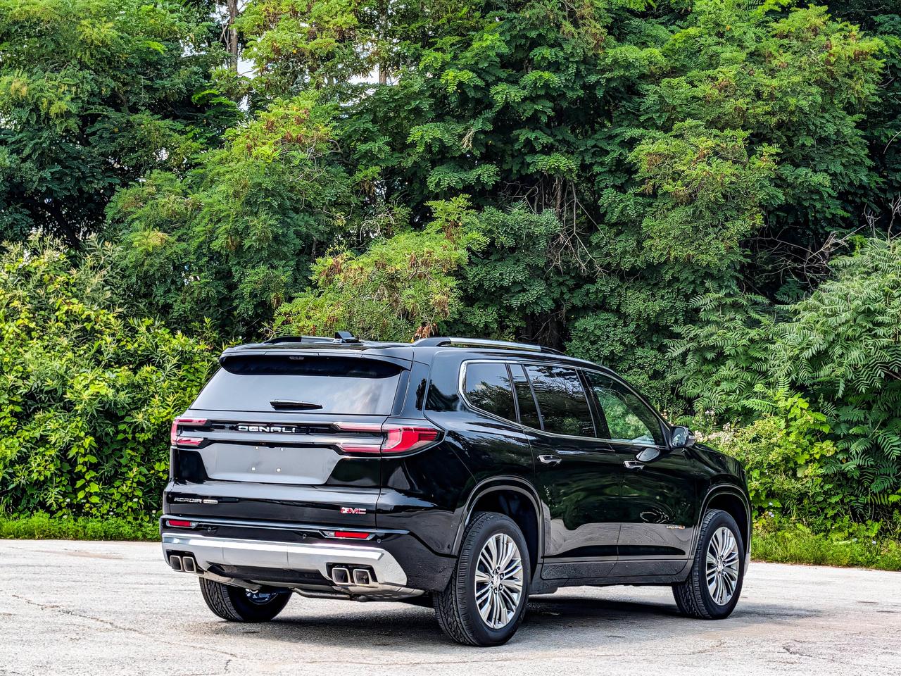 2027 GMC Acadia Denali Photo