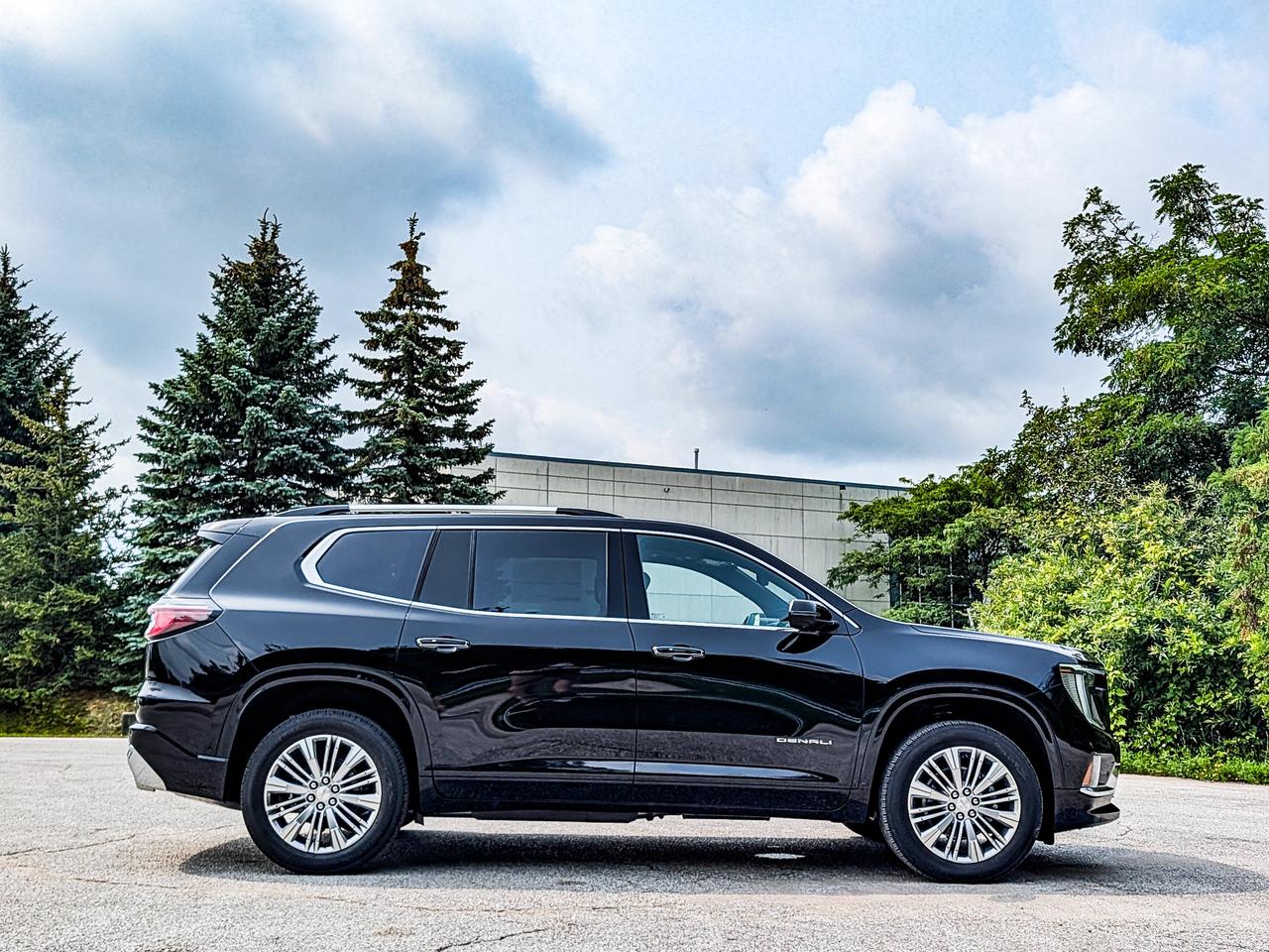 2027 GMC Acadia Denali Photo