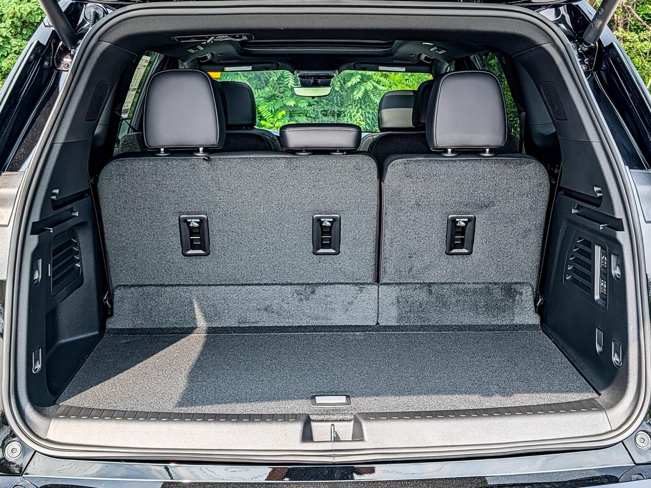 2027 GMC Acadia Denali Photo