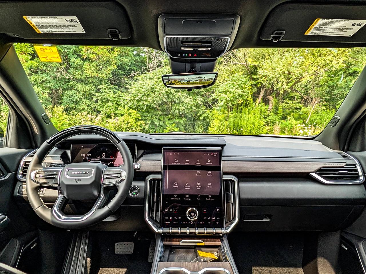 2027 GMC Acadia Denali Photo