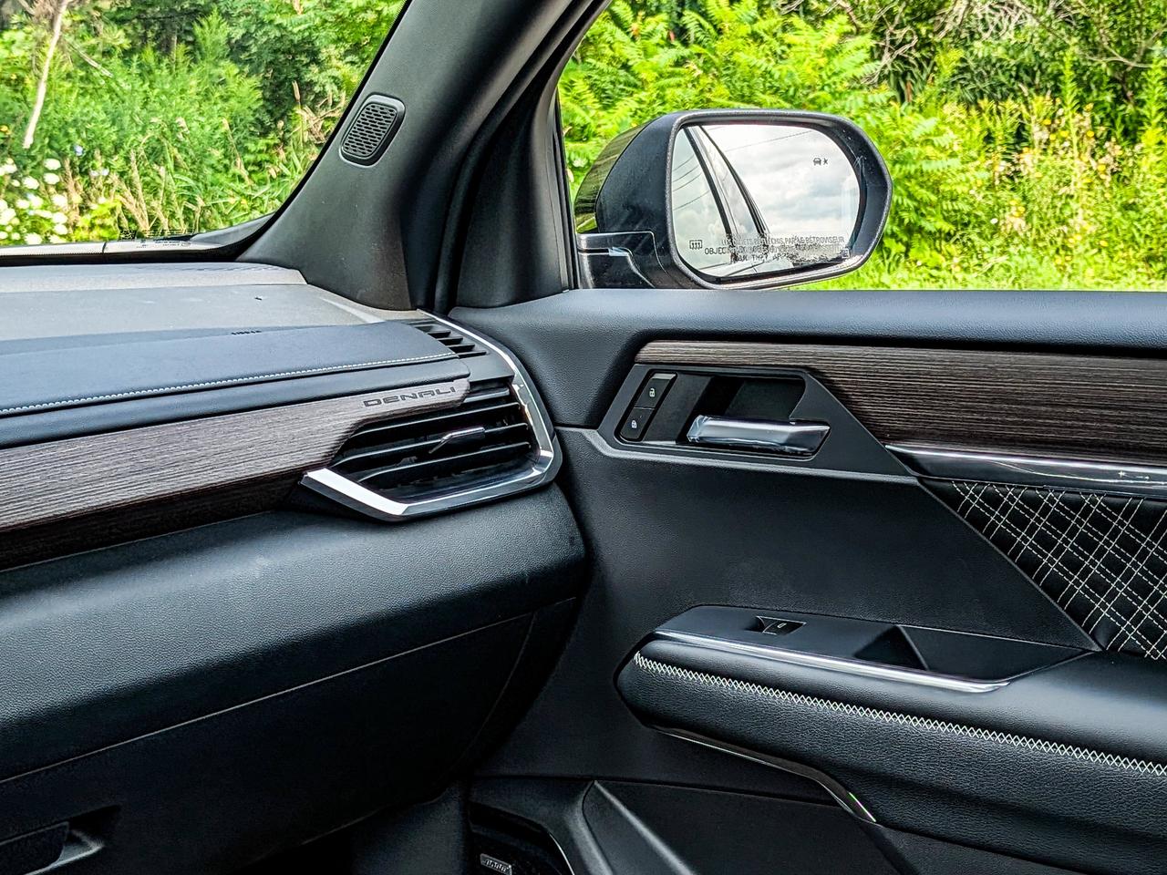 2027 GMC Acadia Denali Photo