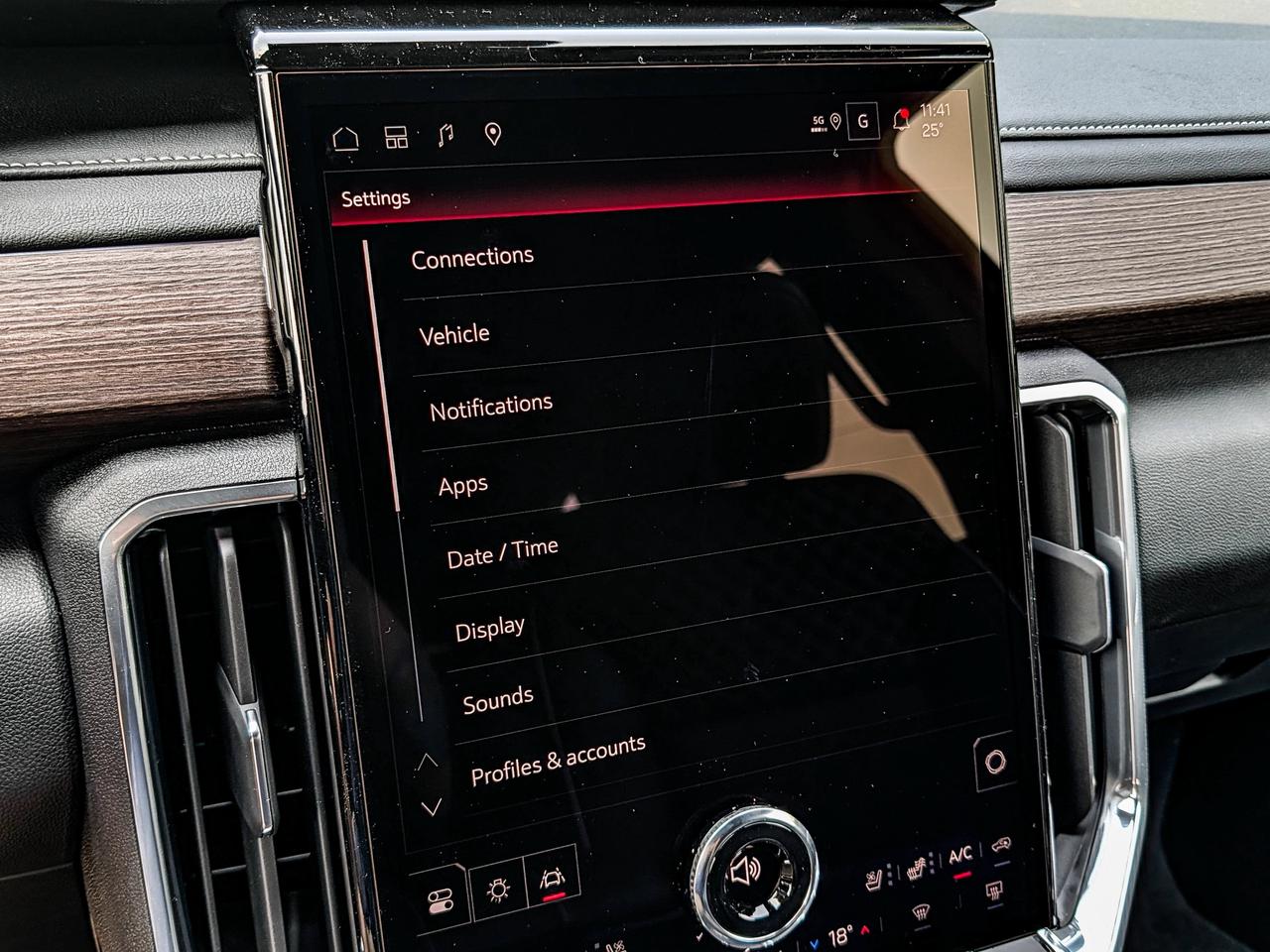 2027 GMC Acadia Denali Photo