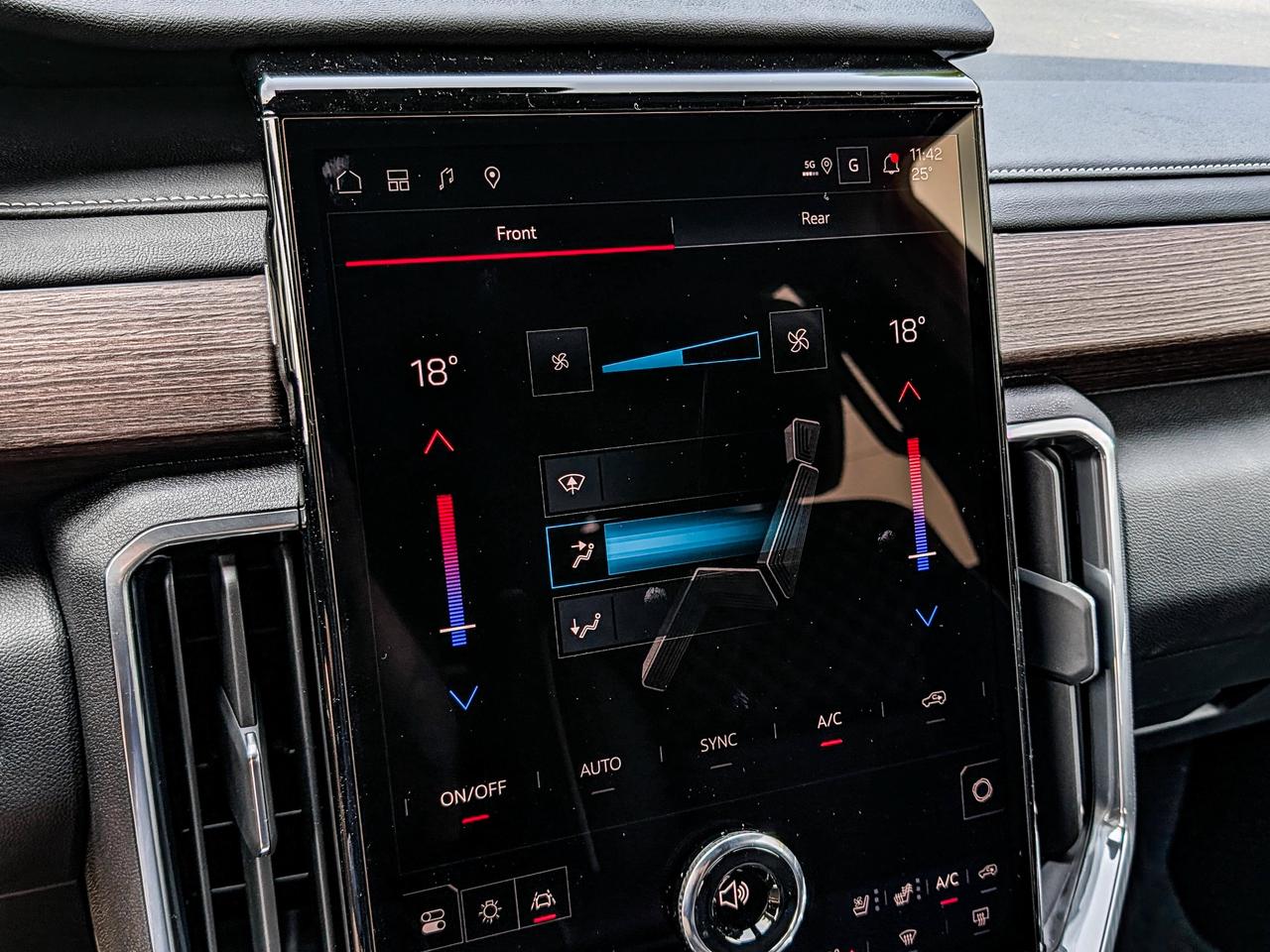 2027 GMC Acadia Denali Photo