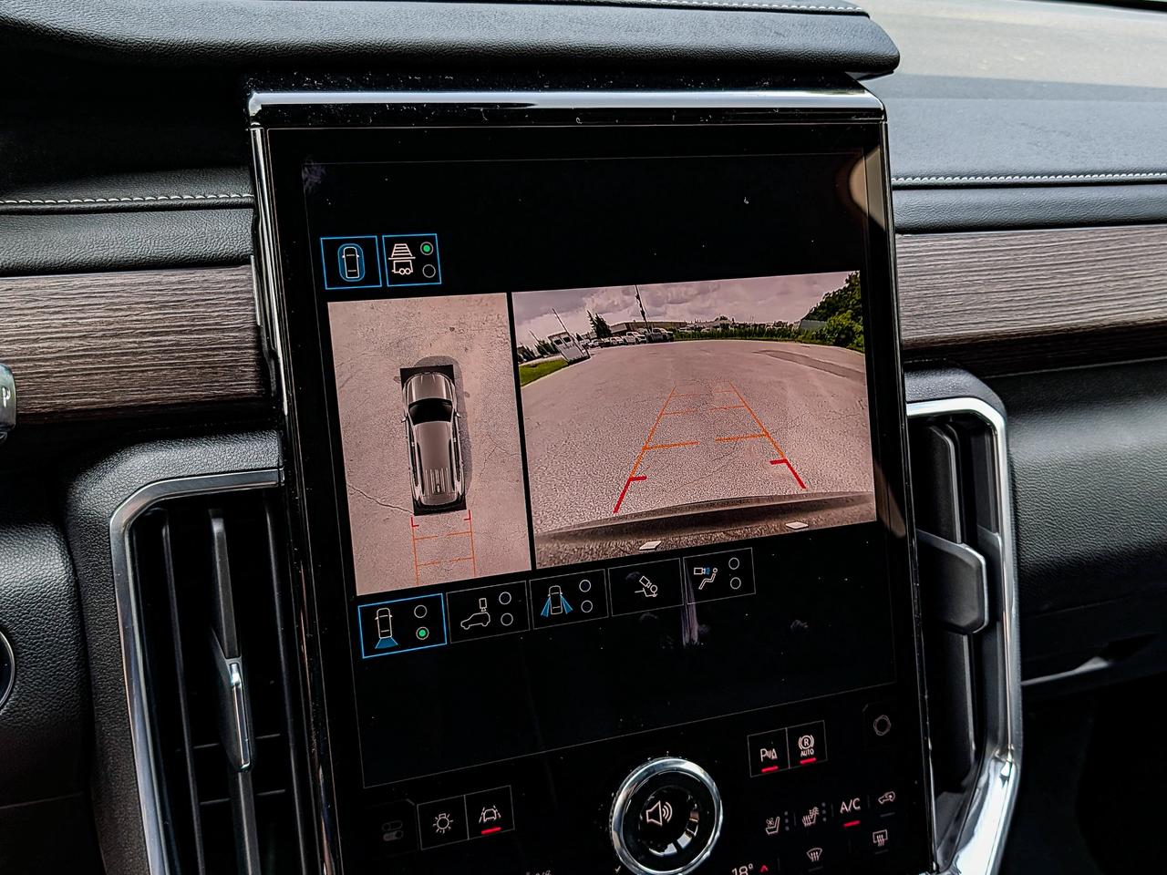 2027 GMC Acadia Denali Photo