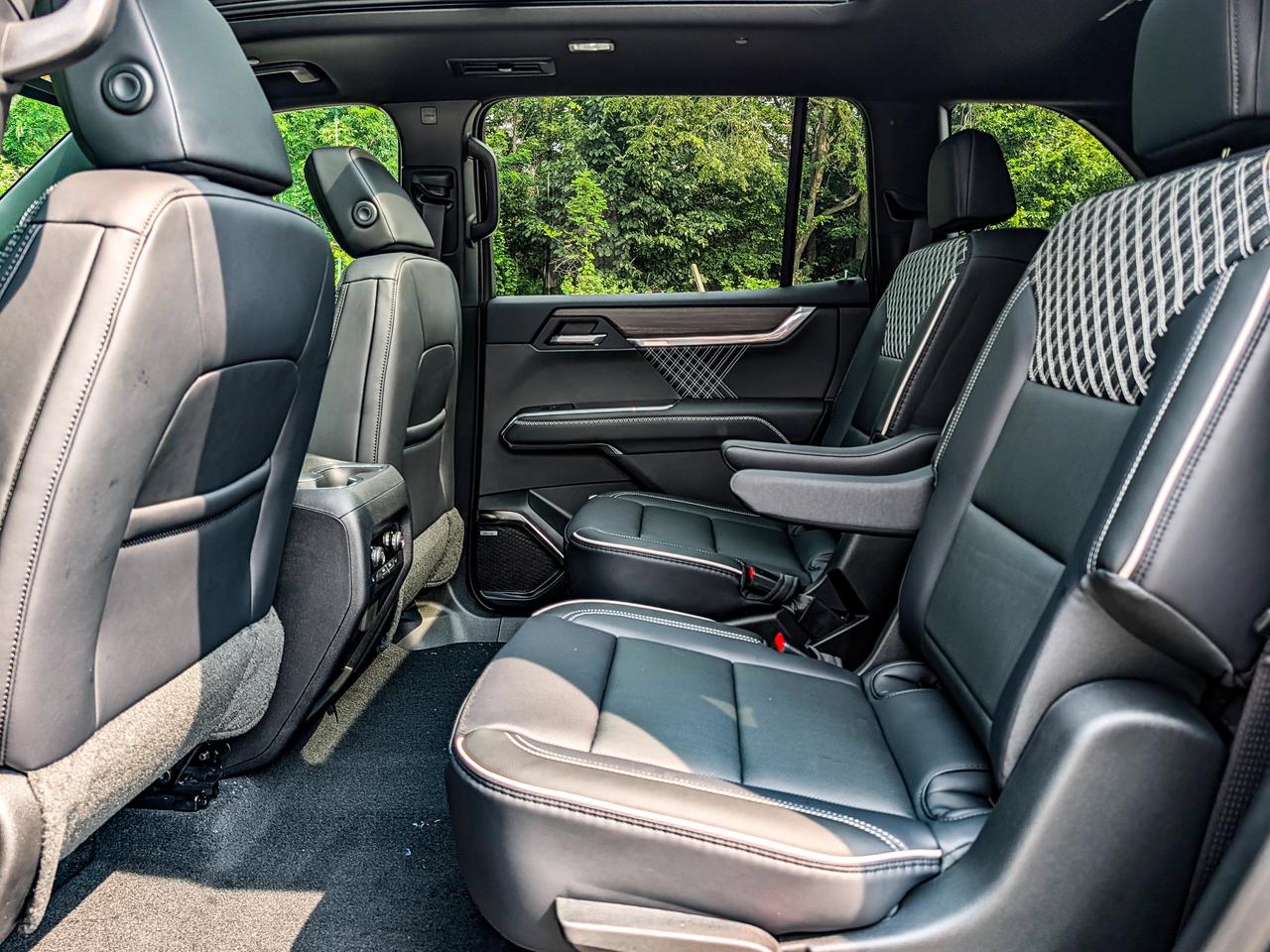 2027 GMC Acadia Denali Photo