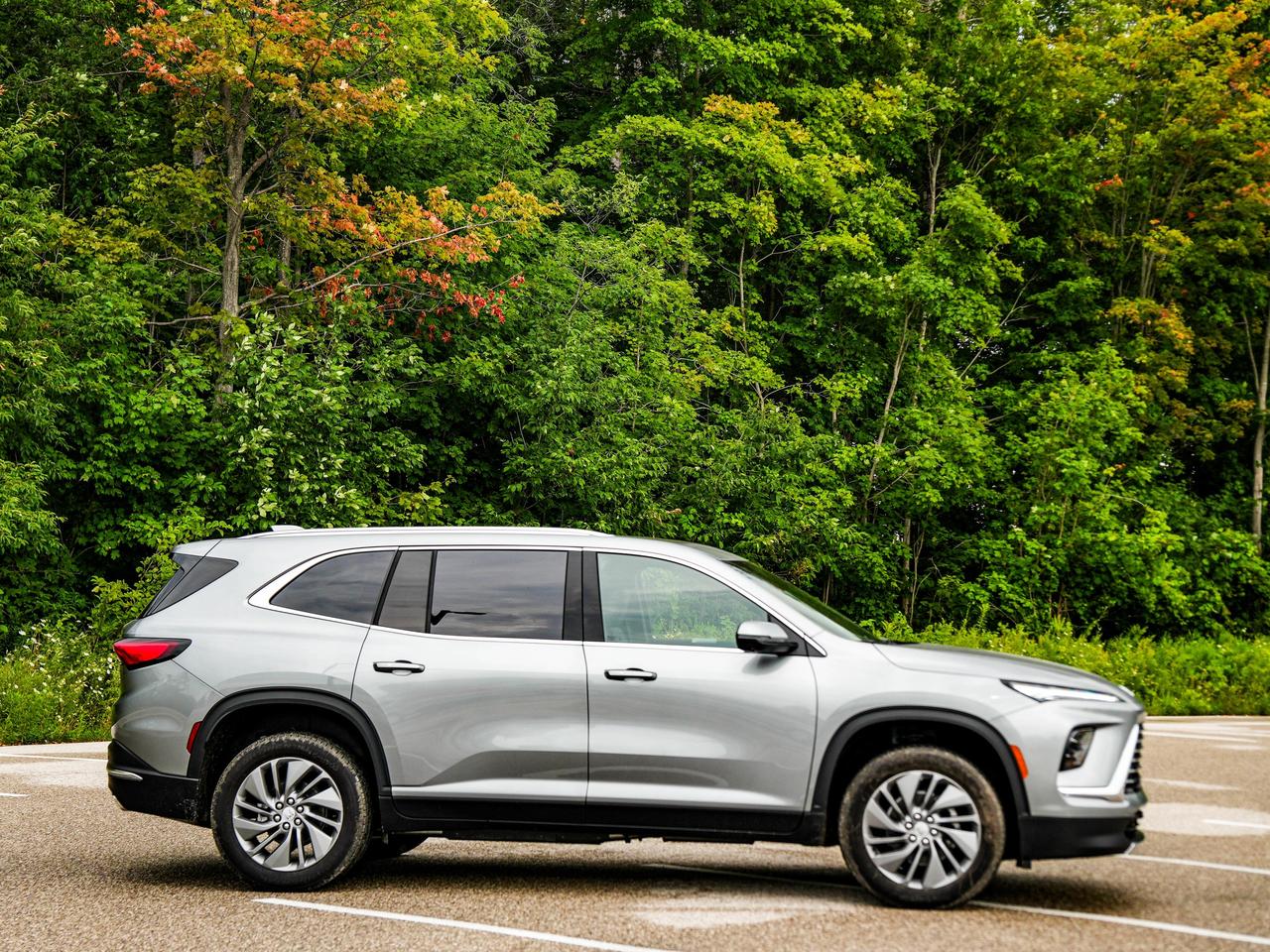 2027 Buick Enclave Preferred Photo4