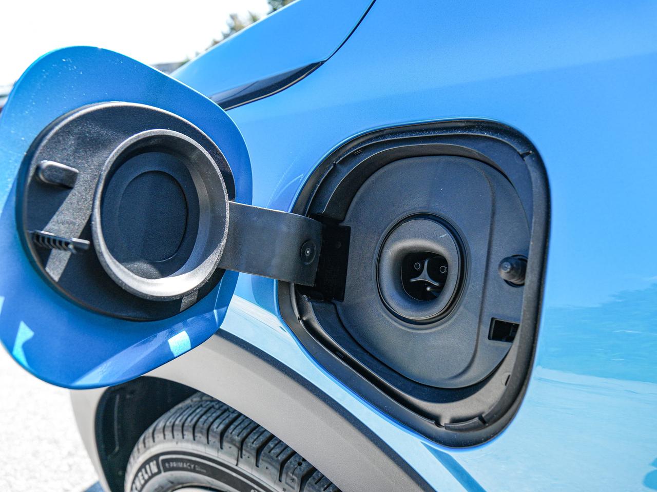 2027 Chevrolet Bolt RS Photo