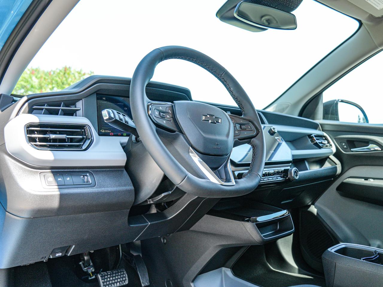 2027 Chevrolet Bolt RS Photo