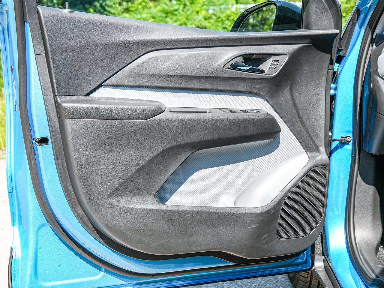 2027 Chevrolet Bolt RS Photo
