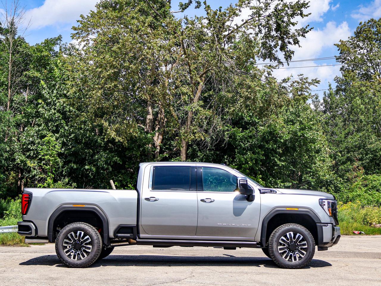 2026 GMC SIERRA 2500HD Denali Ultimate Photo3