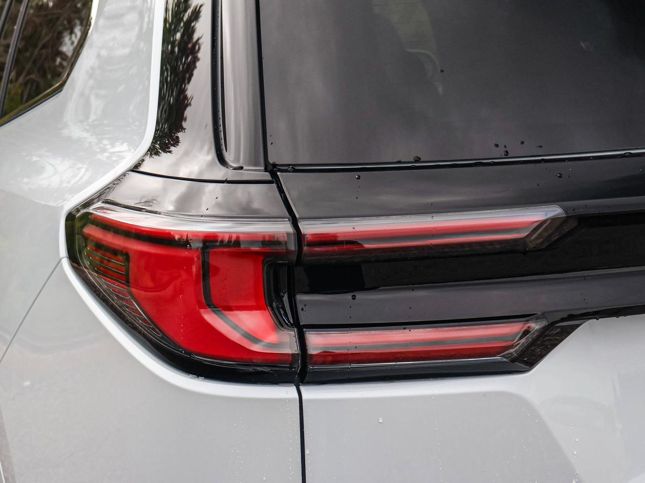 2027 GMC Acadia Denali Photo