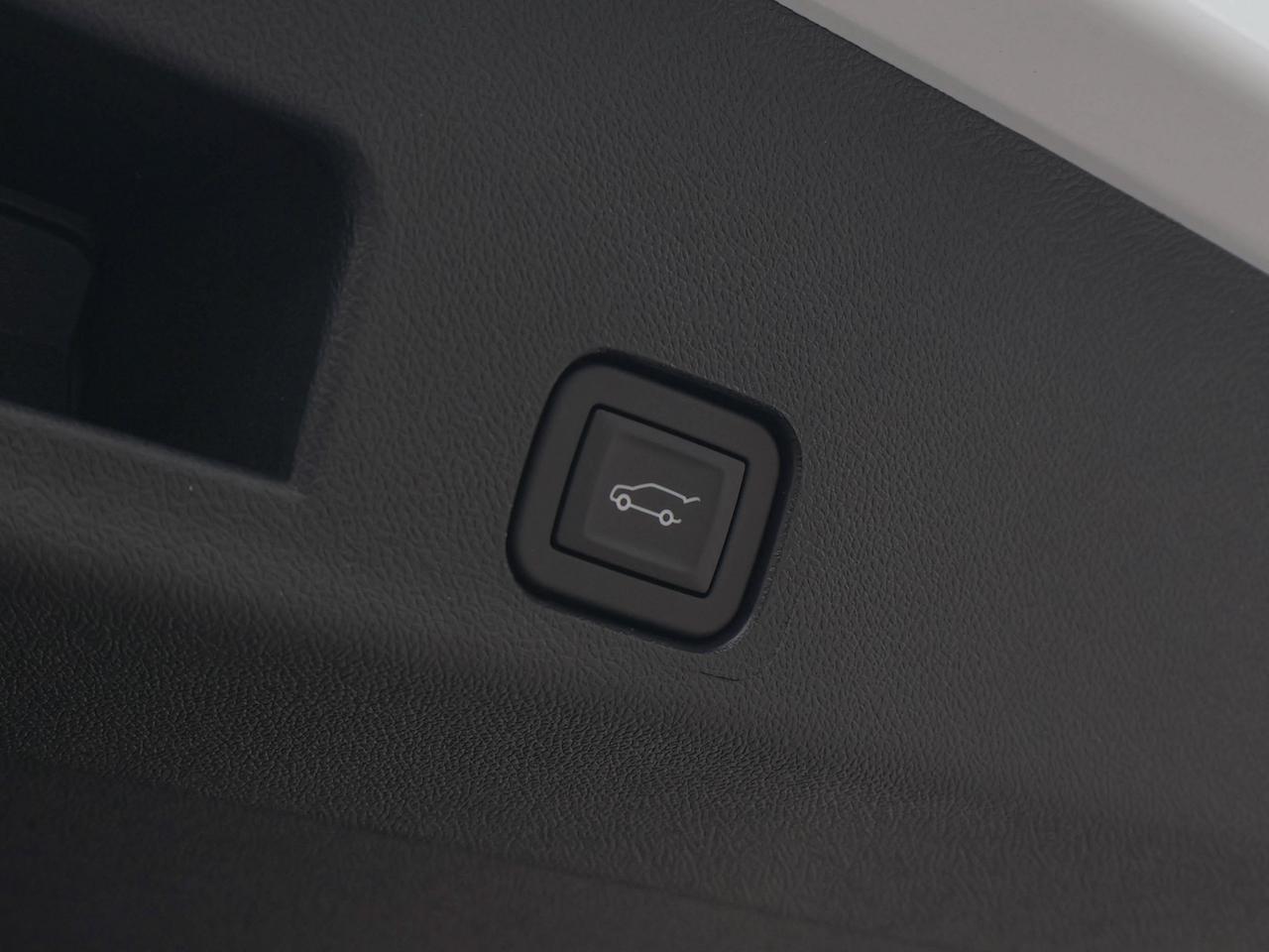 2027 GMC Acadia Denali Photo