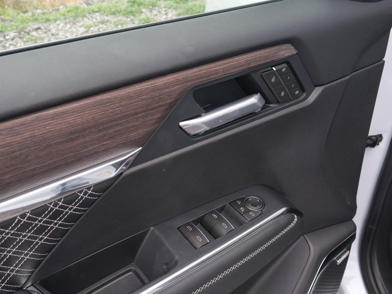 2027 GMC Acadia Denali Photo