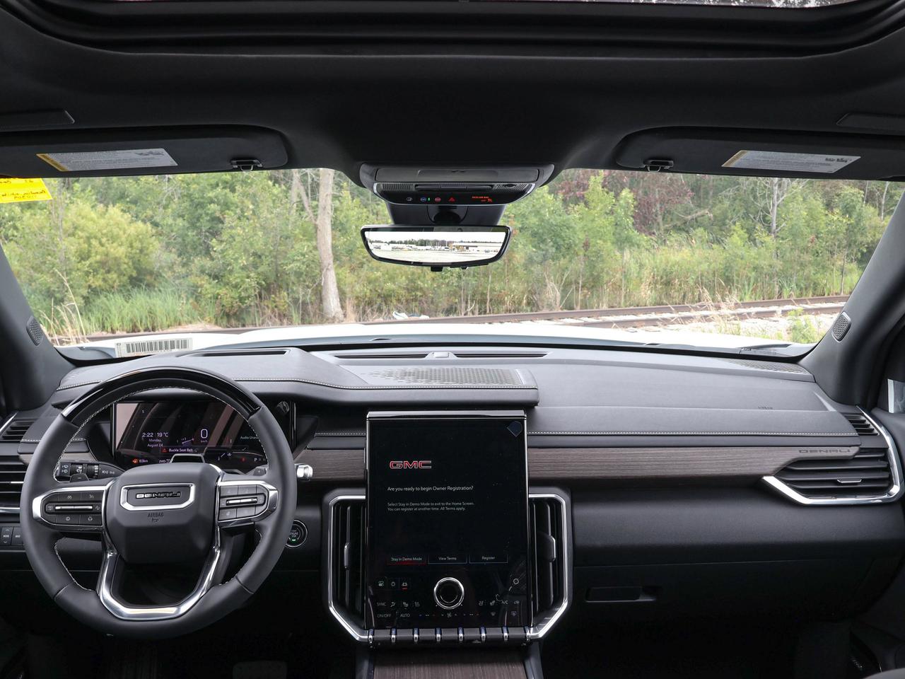2027 GMC Acadia Denali Photo
