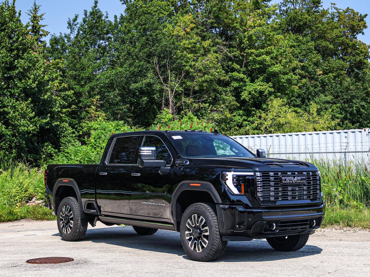 2026 GMC SIERRA 2500HD Denali Ultimate Photo3