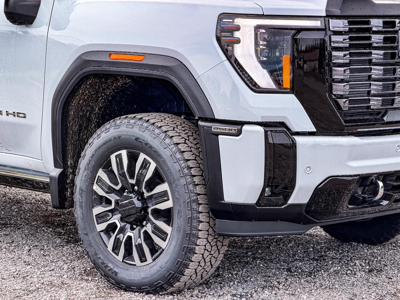 2026 GMC SIERRA 2500HD Denali Ultimate Photo3