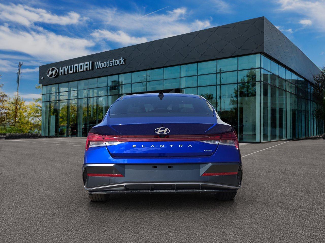 2025 Hyundai Elantra Hybrid Luxury DCT w/Two-Tone Interior LUXURY HYBRID Photo4