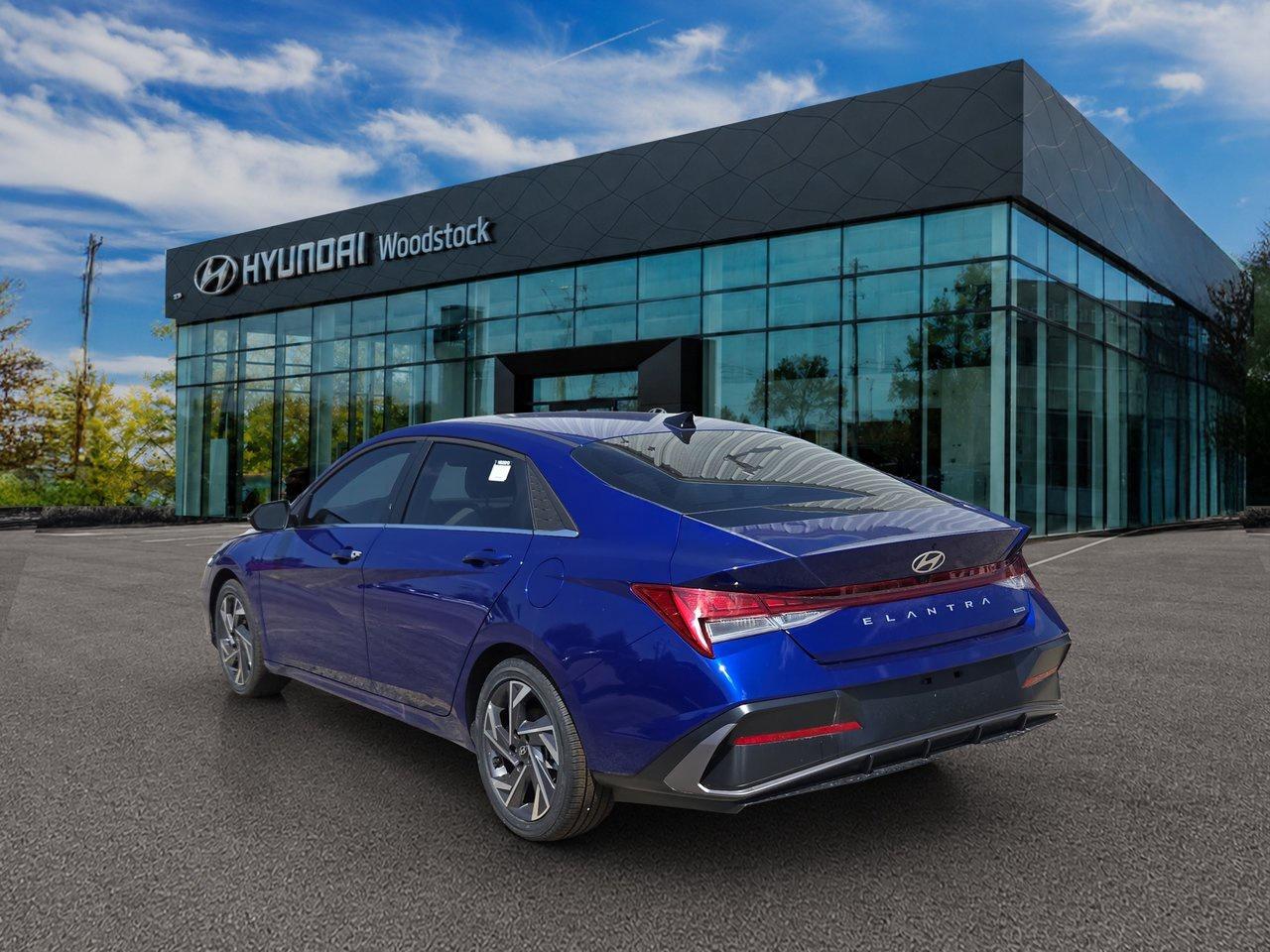 2025 Hyundai Elantra Hybrid Luxury DCT w/Two-Tone Interior LUXURY HYBRID Photo3