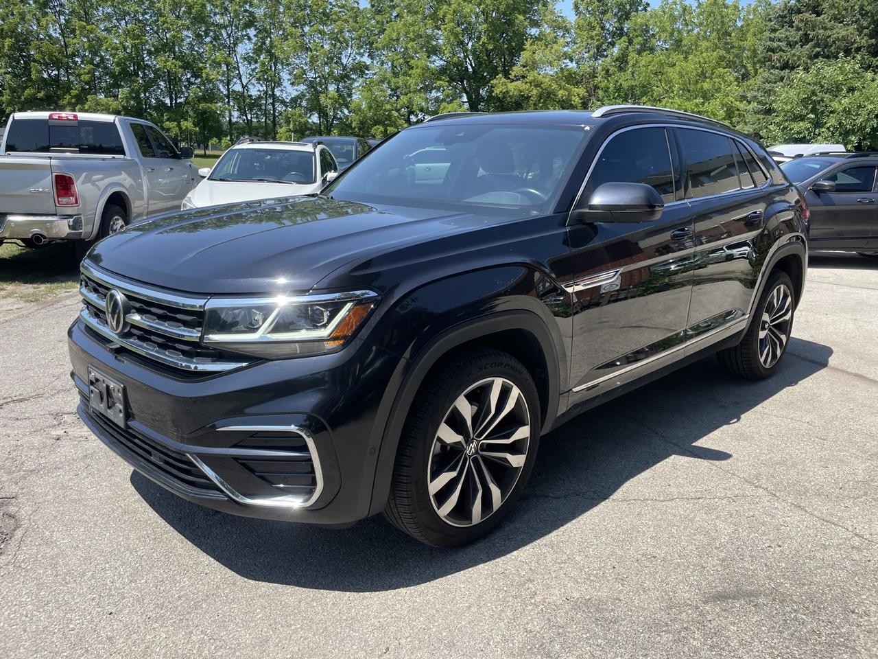 Used 2022 Volkswagen Atlas Cross Sport V6 SEL Premium R-Line 4MOTION for sale in Burlington, ON