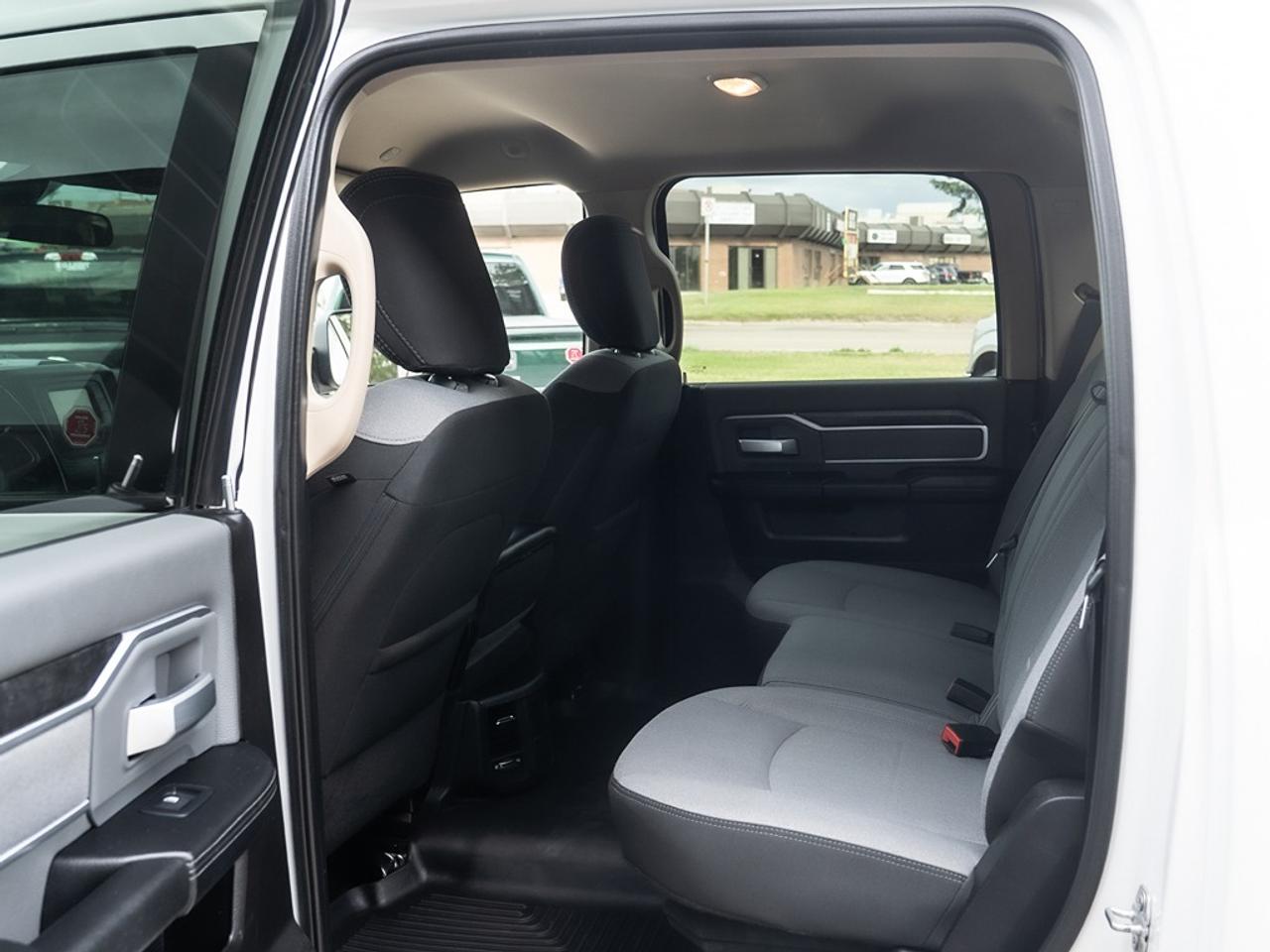 2019 RAM 2500 Big Horn 4x4 Crew Cab 6'4" Box 6.4L V8 Photo39
