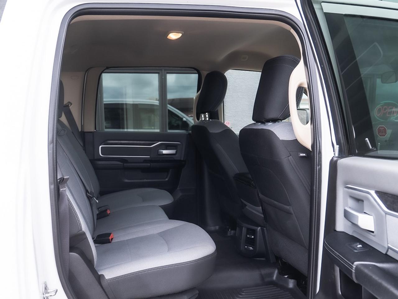2019 RAM 2500 Big Horn 4x4 Crew Cab 6'4" Box 6.4L V8 Photo19