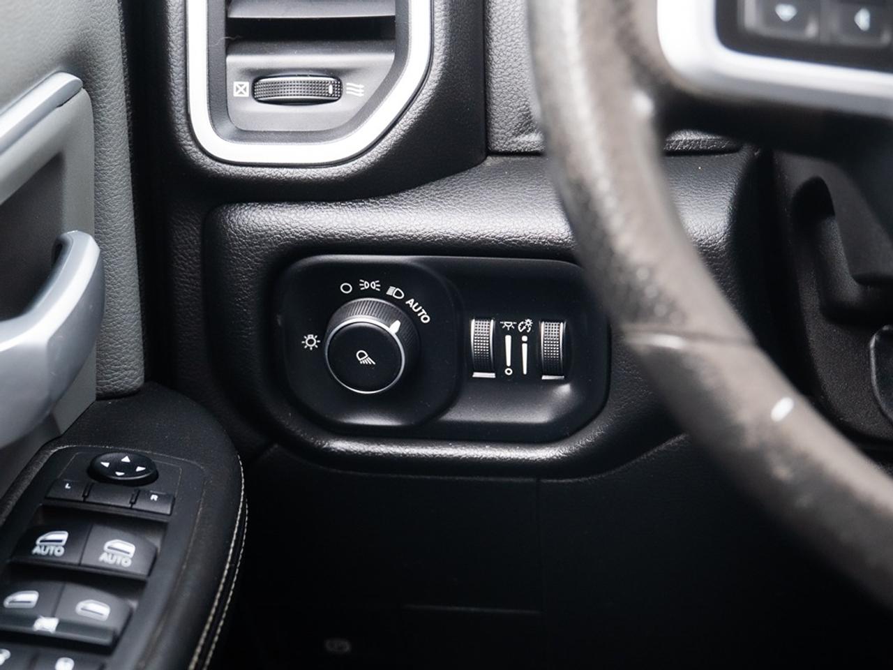 2019 RAM 2500 Big Horn 4x4 Crew Cab 6'4" Box 6.4L V8 Photo11