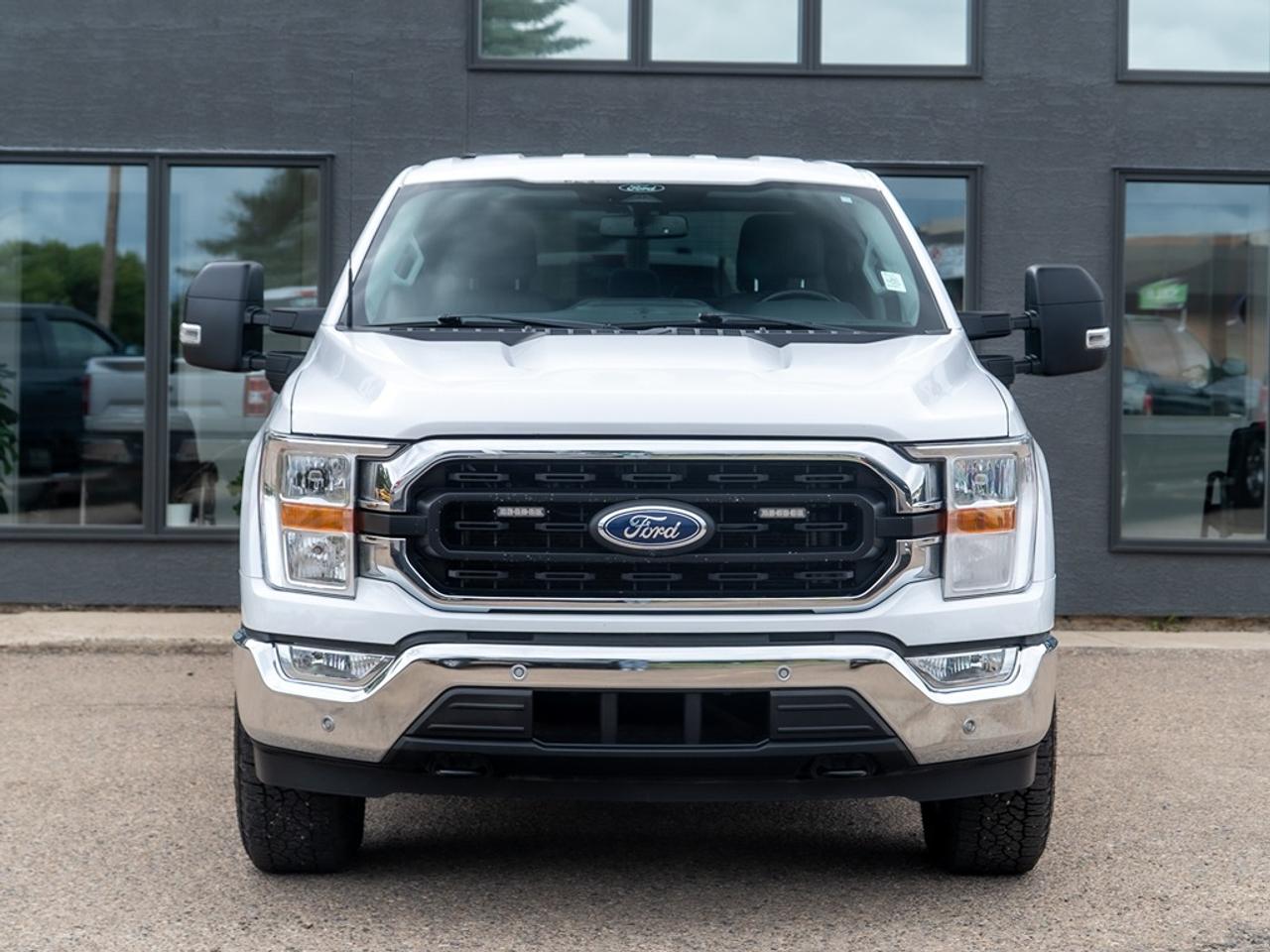 2022 Ford F-150 XLT 4WD SuperCrew 6.5' Box Photo2
