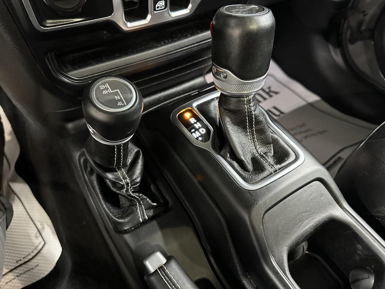 2020 Jeep Wrangler SAHARA 4X4 Photo16