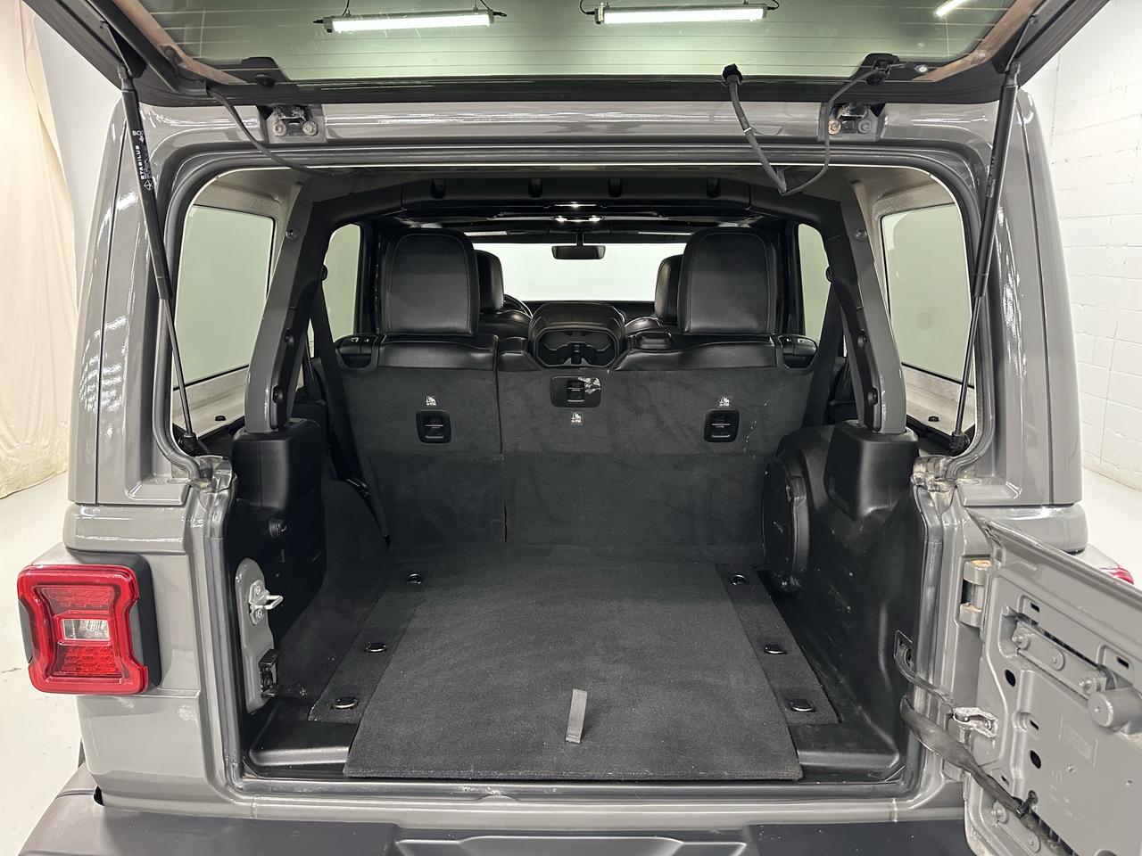 2020 Jeep Wrangler SAHARA 4X4 Photo23