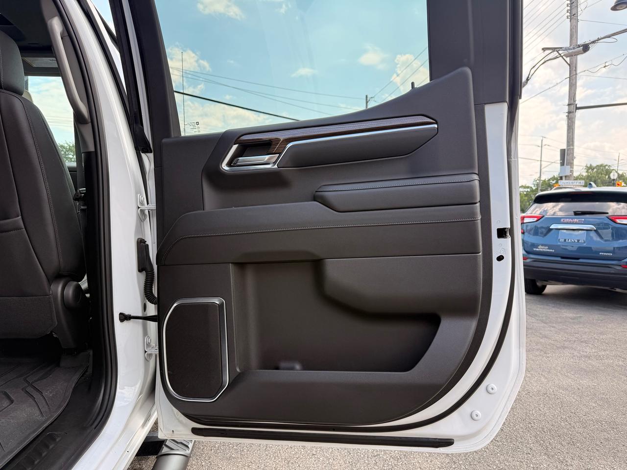 2024 Chevrolet Silverado 1500 RST Photo