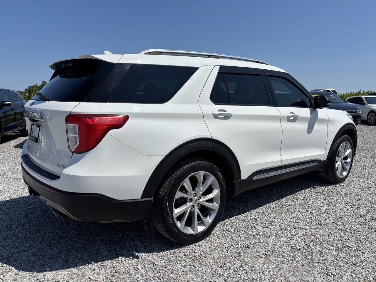 2021 Ford Explorer Platinum Photo4