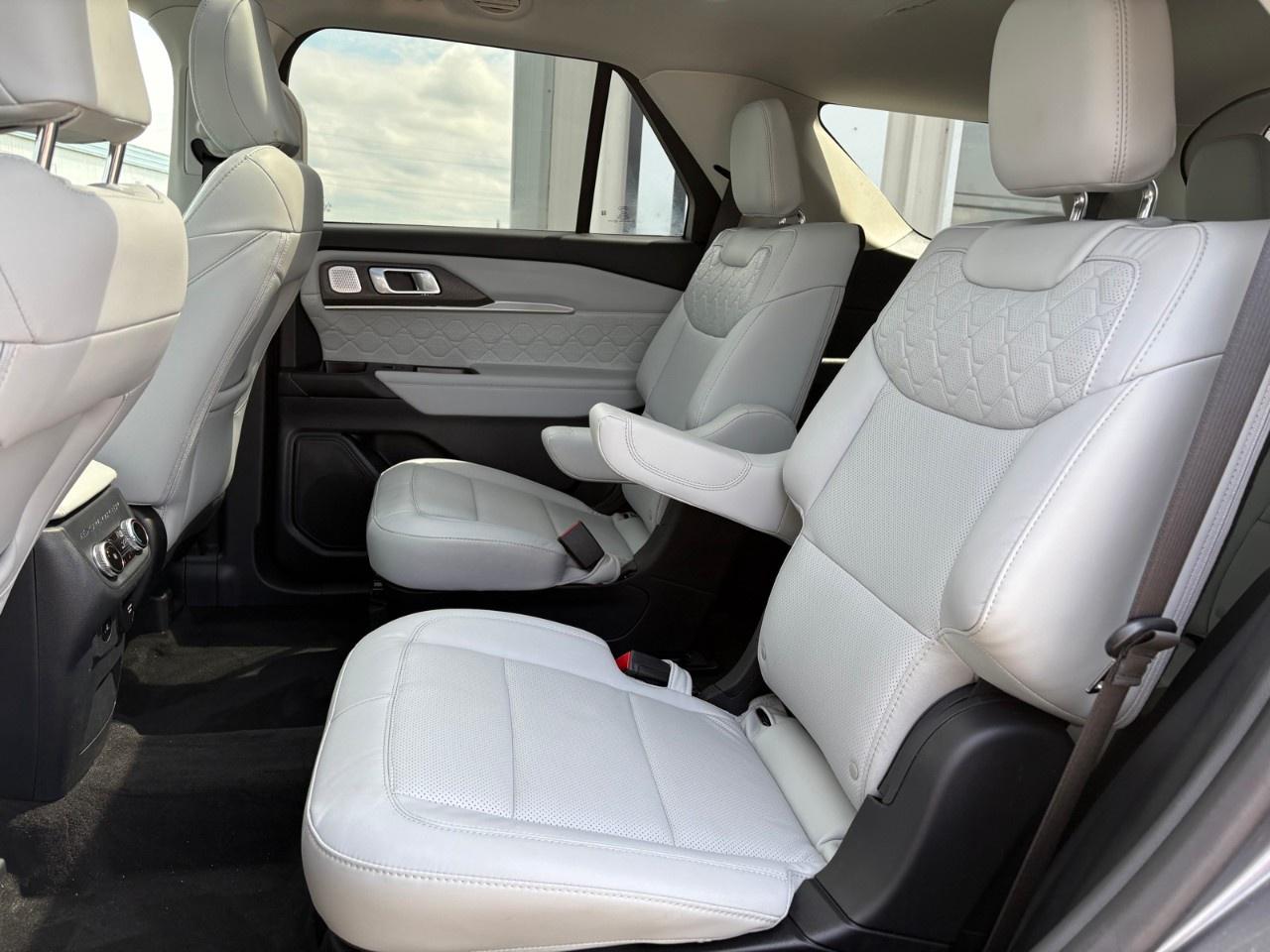 2026 Ford Explorer Platinum 4WD Photo