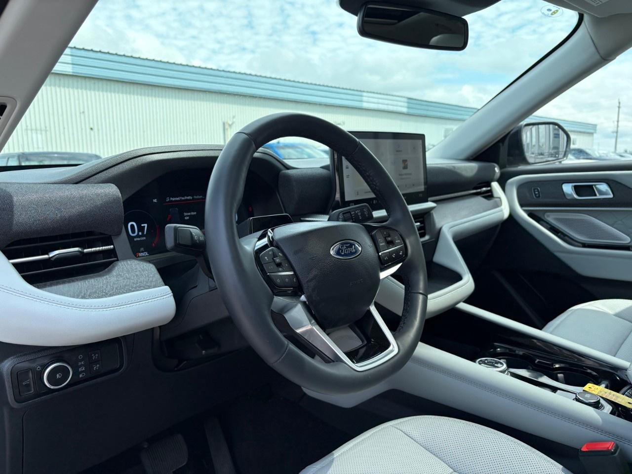 2026 Ford Explorer Platinum 4WD Photo