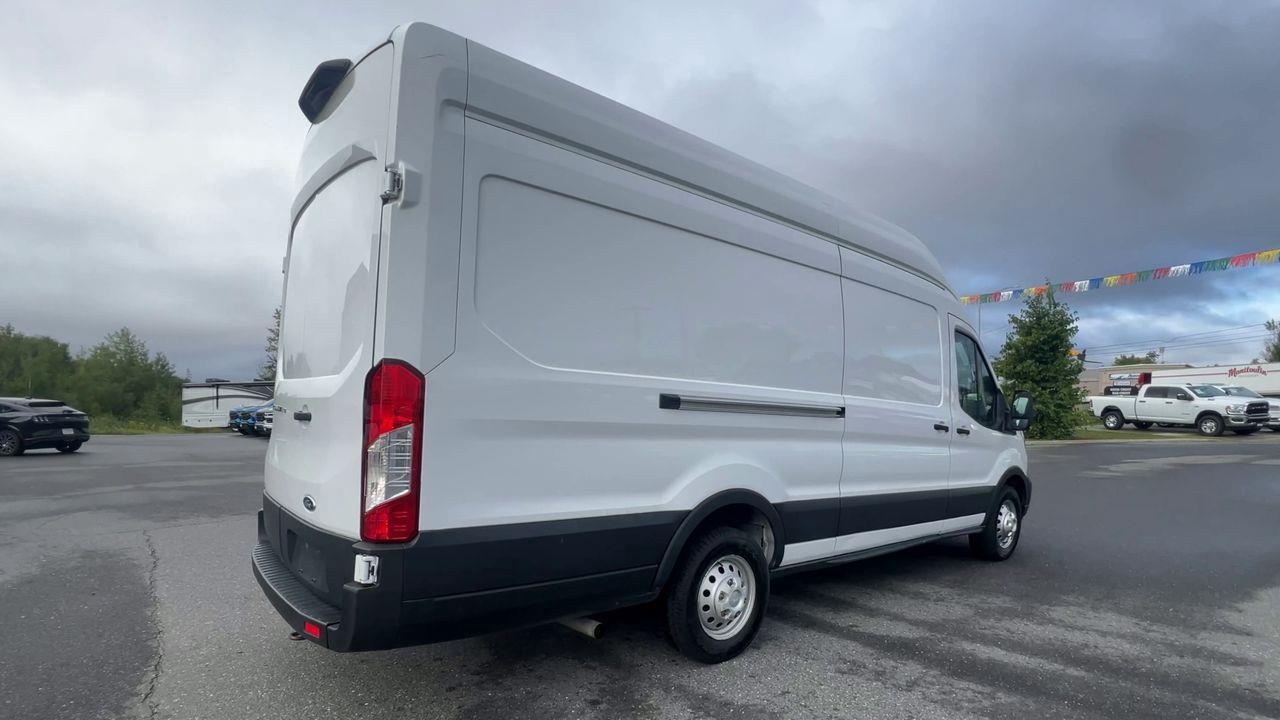 2022 Ford Transit 250 AWD, LEATHER SEATS, REVERSE CAMERA, POWER WINDOWS!! Photo