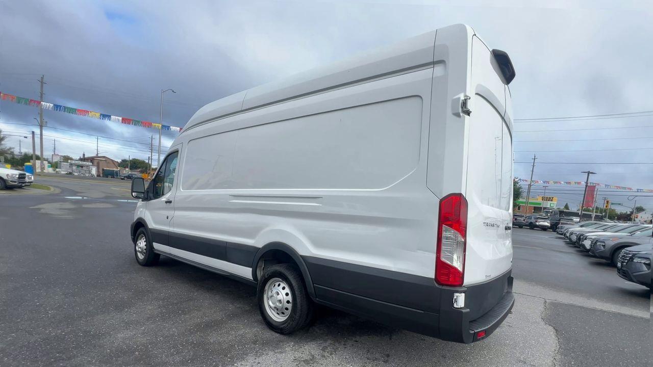 2022 Ford Transit 250 AWD, LEATHER SEATS, REVERSE CAMERA, POWER WINDOWS!! Photo