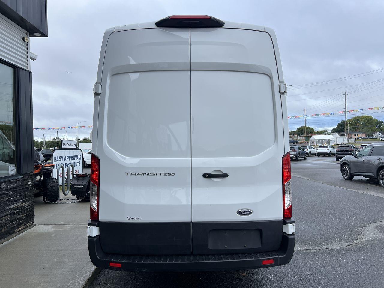 2022 Ford Transit 250 AWD, LEATHER SEATS, REVERSE CAMERA, POWER WINDOWS!! Photo