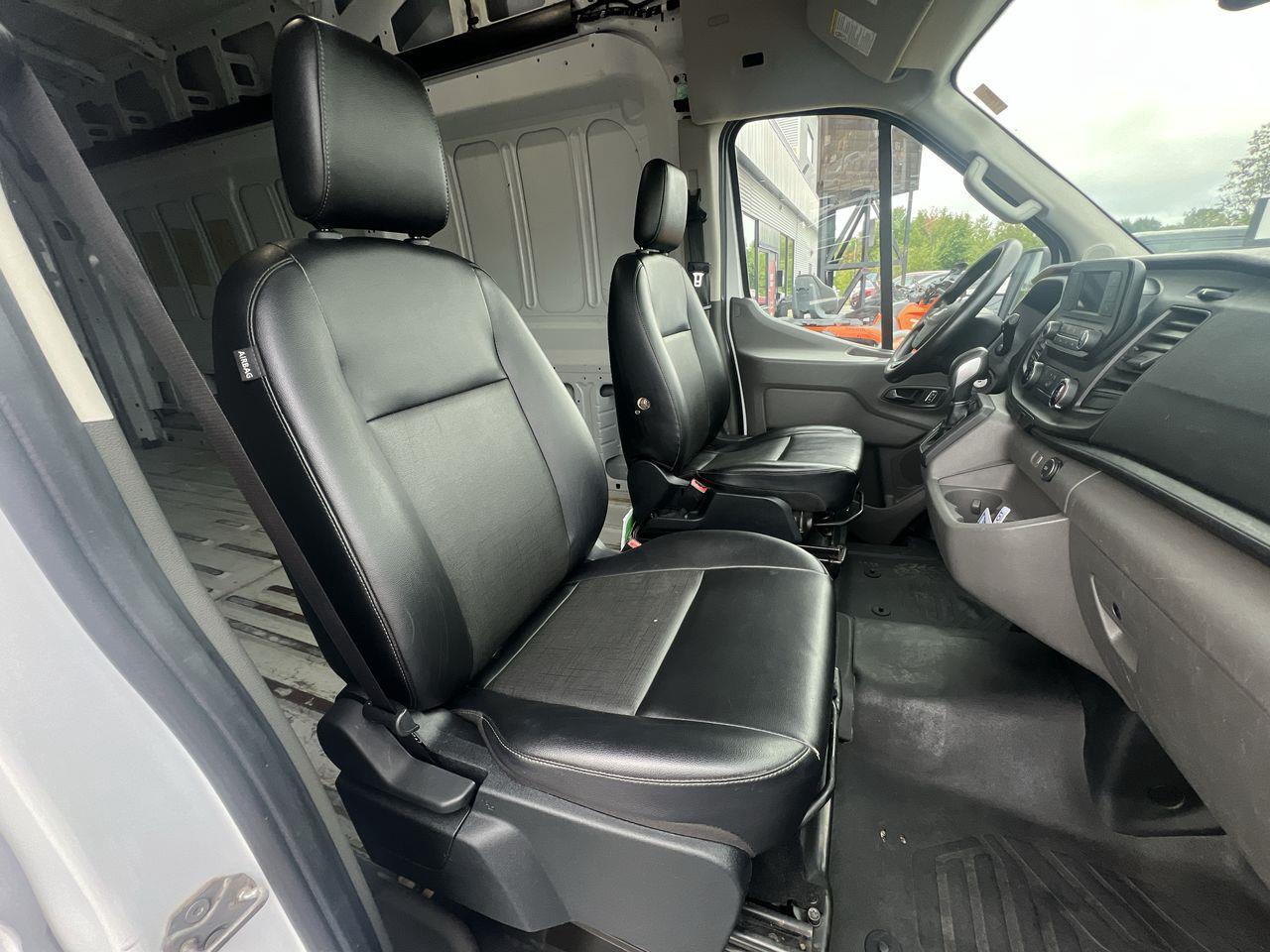 2022 Ford Transit 250 AWD, LEATHER SEATS, REVERSE CAMERA, POWER WINDOWS!! Photo