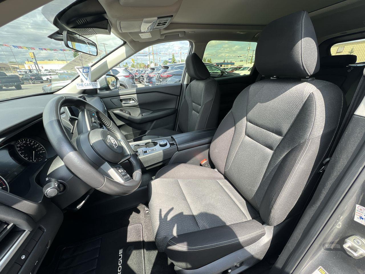 2024 Nissan Rogue SV Moonroof PREVIOUS DAILY RENTAL, AWD, MOONROOF, REMOTE START, HEATED SEATS, POWER LIFTGATE, BLUETOOTH, CRUISE Photo