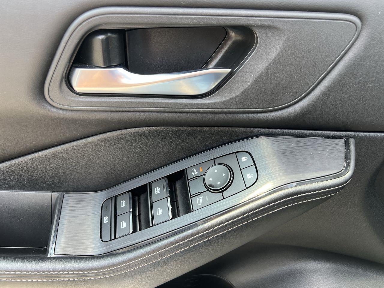 2024 Nissan Rogue SV Moonroof PREVIOUS DAILY RENTAL, AWD, MOONROOF, REMOTE START, HEATED SEATS, POWER LIFTGATE, BLUETOOTH, CRUISE Photo