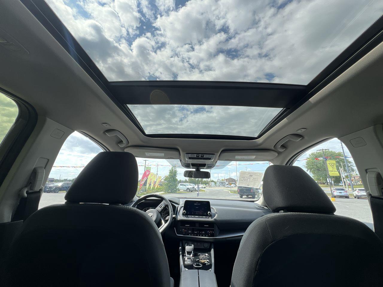 2024 Nissan Rogue SV Moonroof PREVIOUS DAILY RENTAL, AWD, MOONROOF, REMOTE START, HEATED SEATS, POWER LIFTGATE, BLUETOOTH, CRUISE Photo