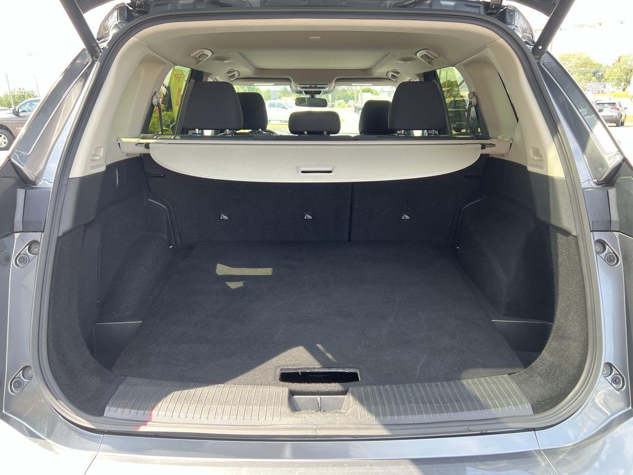 2024 Nissan Rogue SV Moonroof PREVIOUS DAILY RENTAL, AWD, MOONROOF, REMOTE START, HEATED SEATS, POWER LIFTGATE, BLUETOOTH, CRUISE Photo