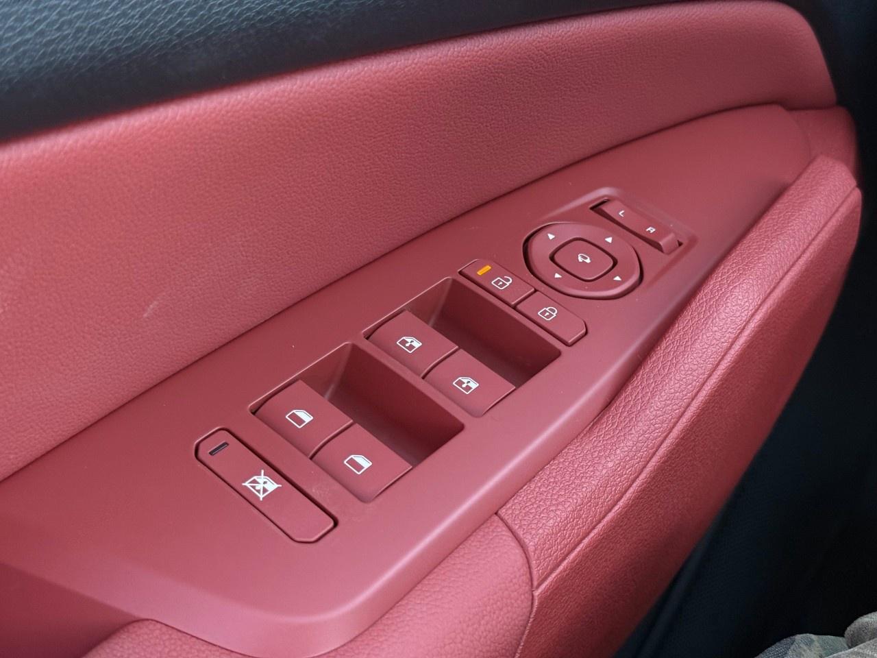 2027 Kia Sportage Hybrid SX AWD w/Red Interior Photo