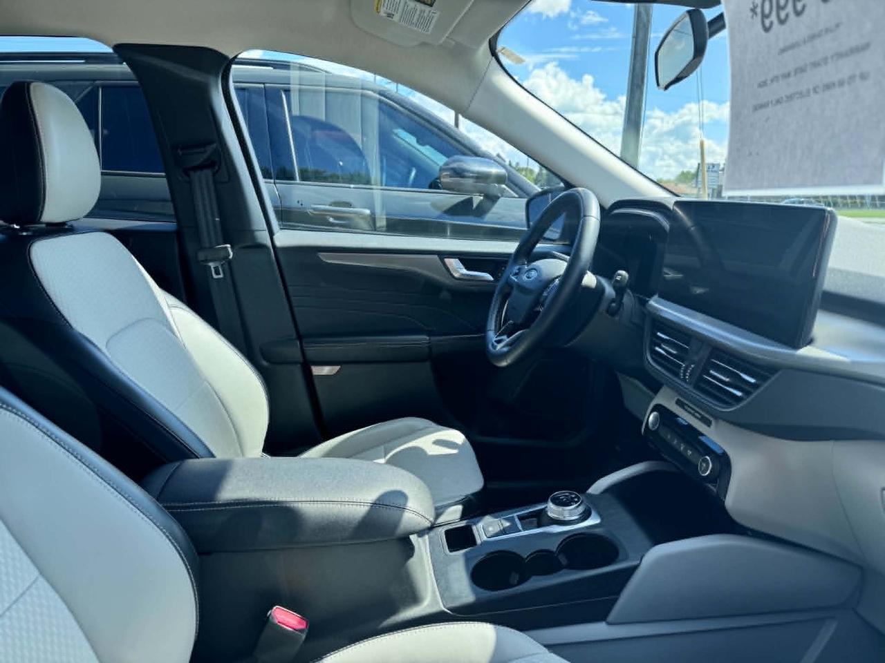 2024 Ford Escape PHEV Photo5