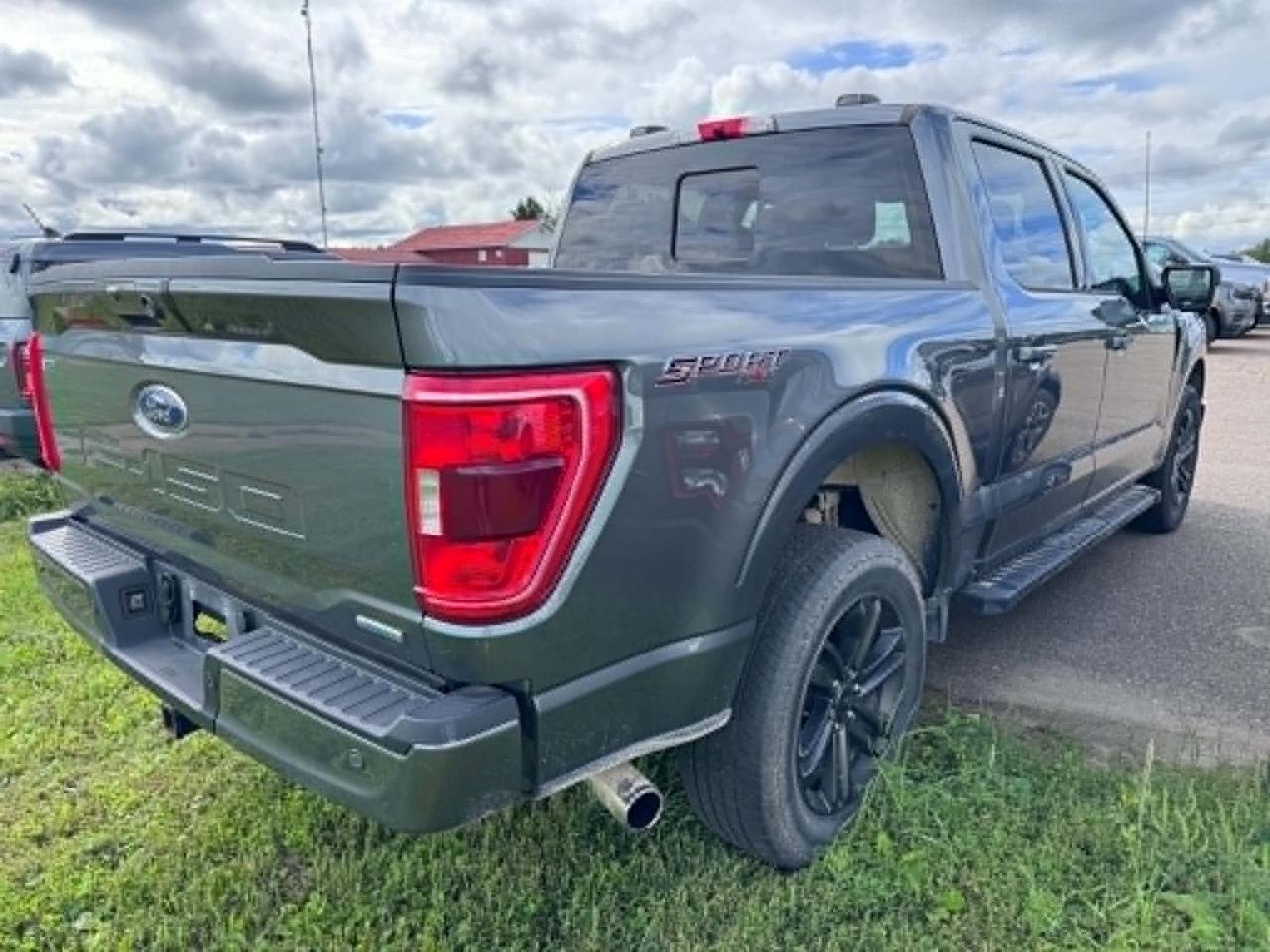 2022 Ford F-150 XLT Photo3