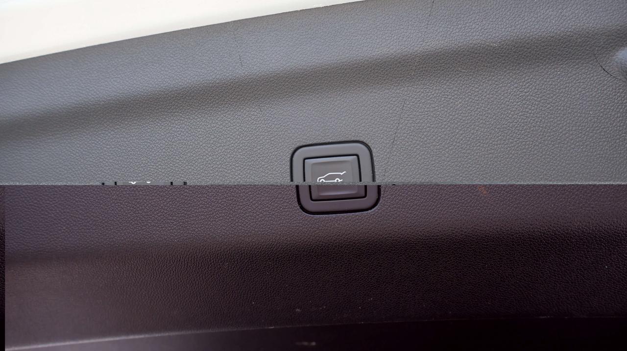 2024 GMC Yukon Denali | 3rd Row | Remote Start Photo