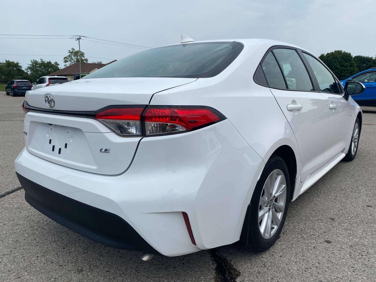 2024 Toyota Corolla LE, CLEAN CARFAX, SUNROOF, ADAPTIVE CRUISE! Photo