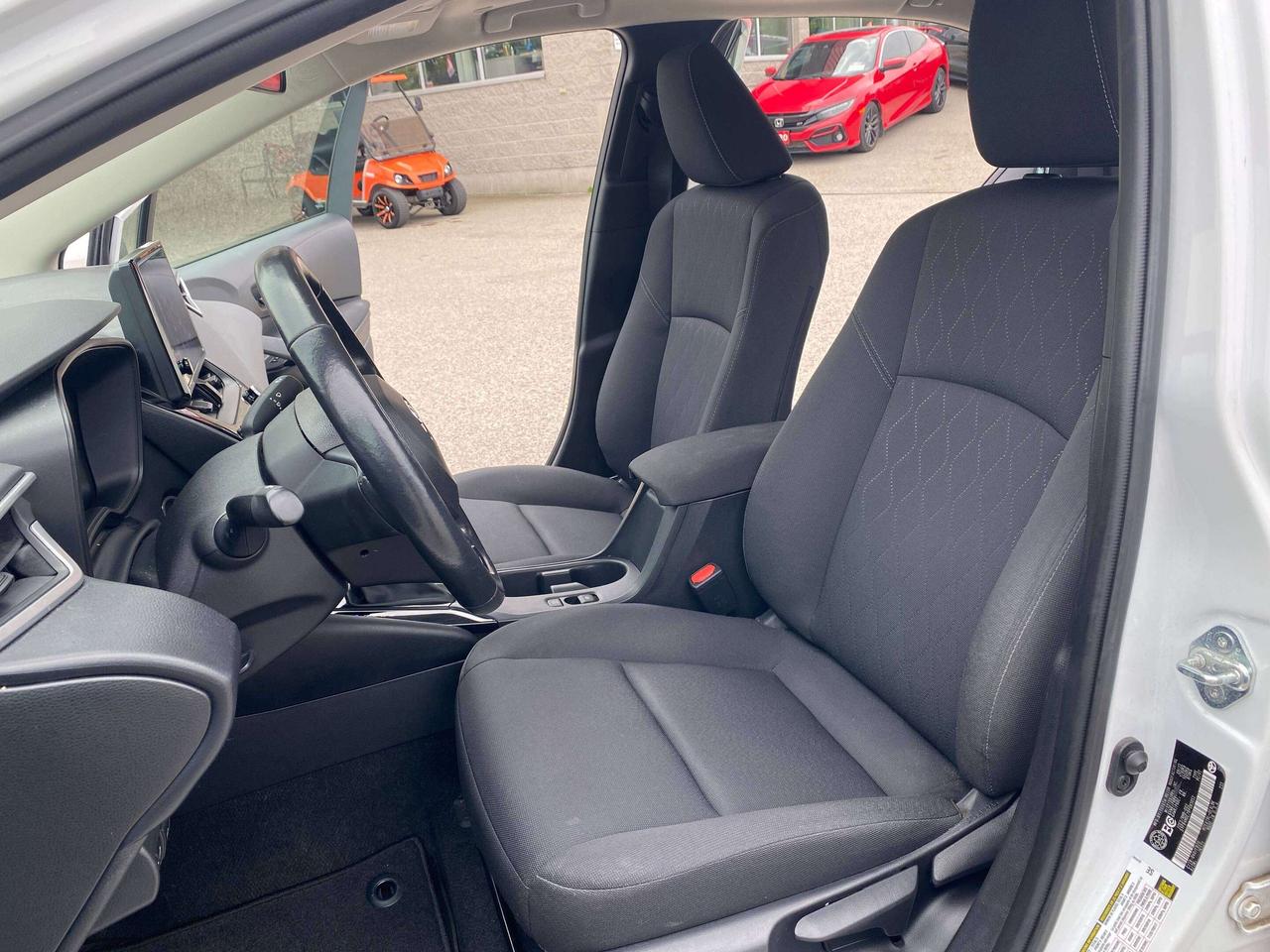2024 Toyota Corolla LE, CLEAN CARFAX, SUNROOF, ADAPTIVE CRUISE! Photo