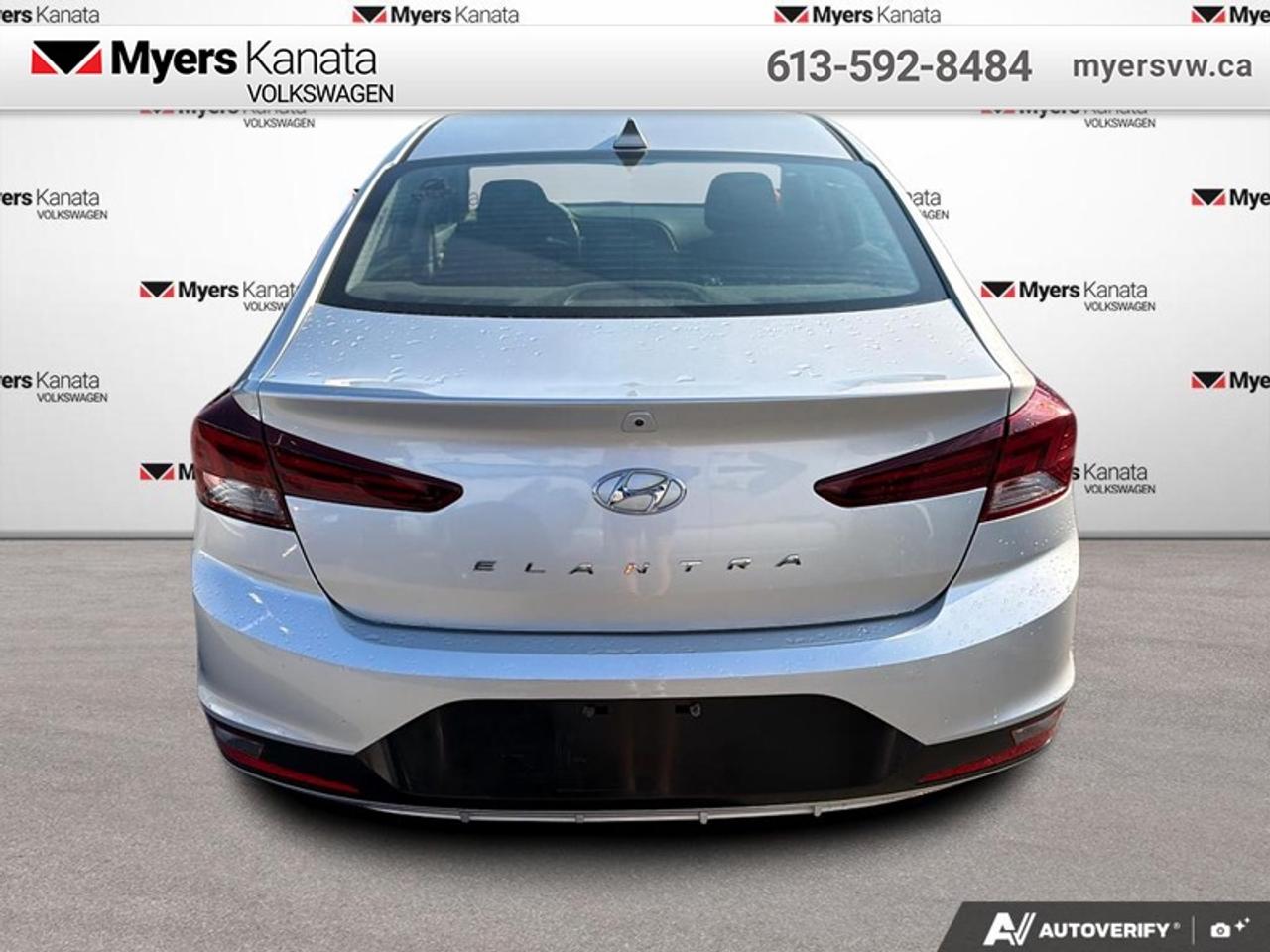 2019 Hyundai Elantra Preferred w/sun and safety pkg Photo3